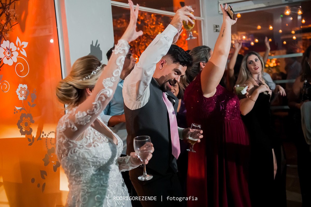 casamento, pista de dança,   aberema 7 casa de festas, rodrigo rezende fotografia