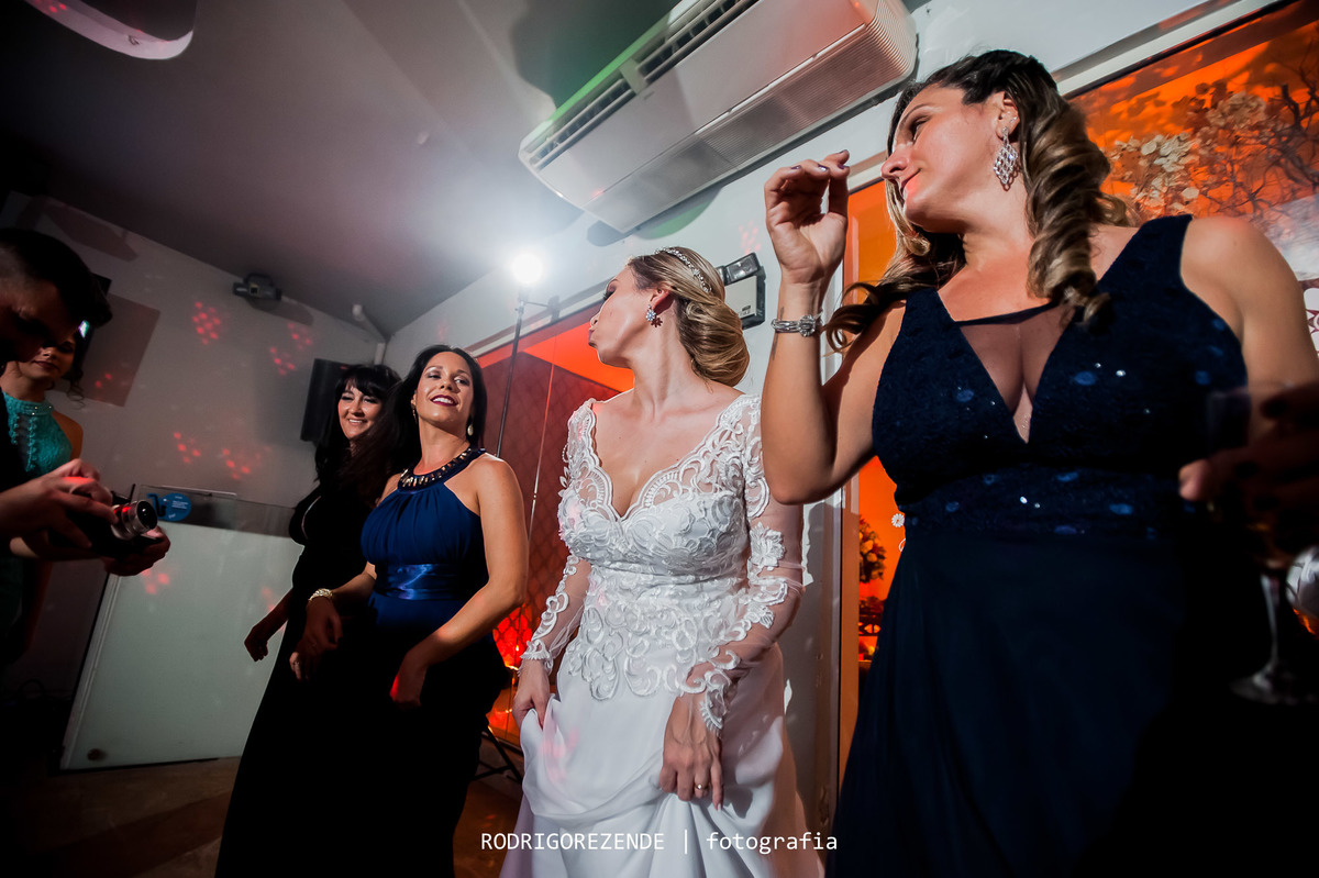 casamento, pista de dança,   aberema 7 casa de festas, rodrigo rezende fotografia