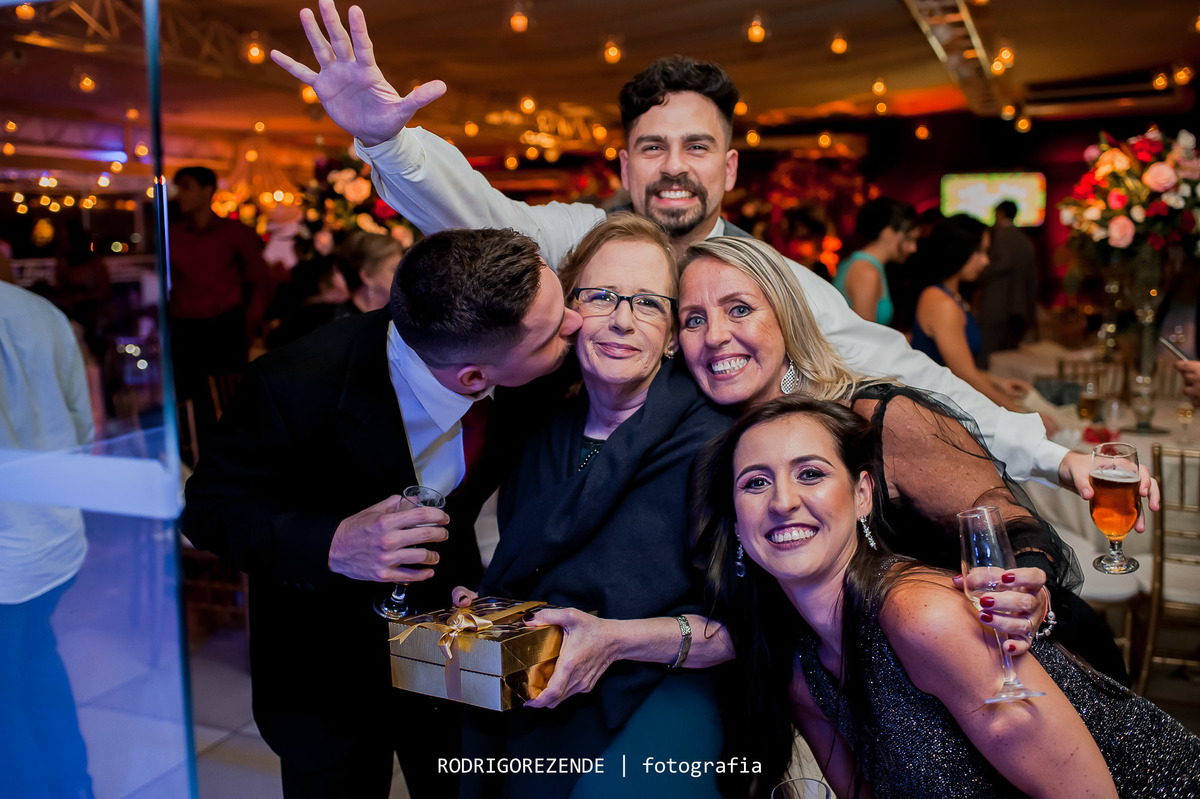 casamento, pista de dança,   aberema 7 casa de festas, rodrigo rezende fotografia