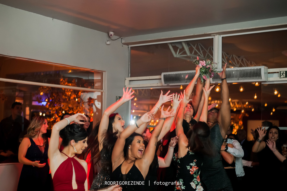 casamento, pista de dança,   aberema 7 casa de festas, rodrigo rezende fotografia