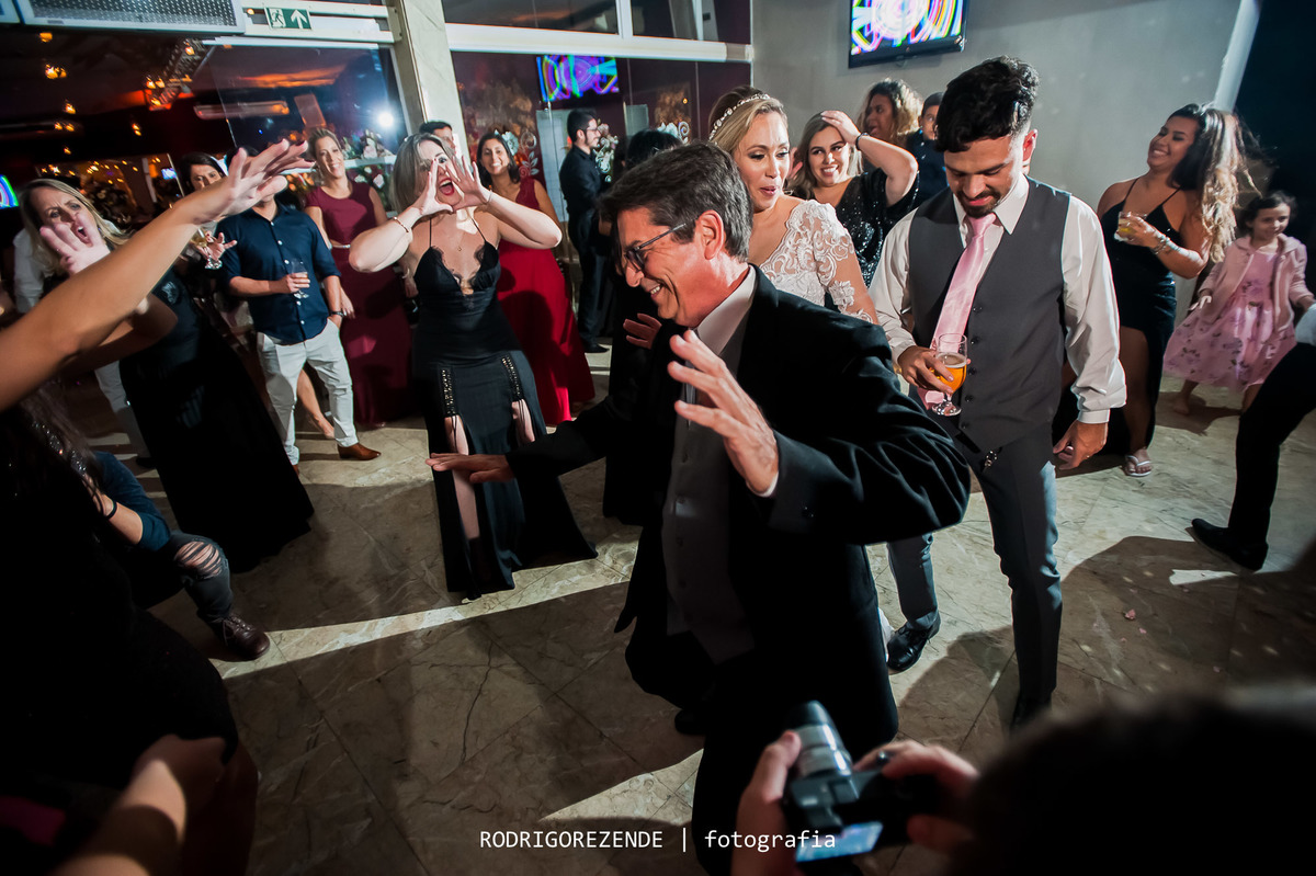 casamento, pista de dança,   aberema 7 casa de festas, rodrigo rezende fotografia