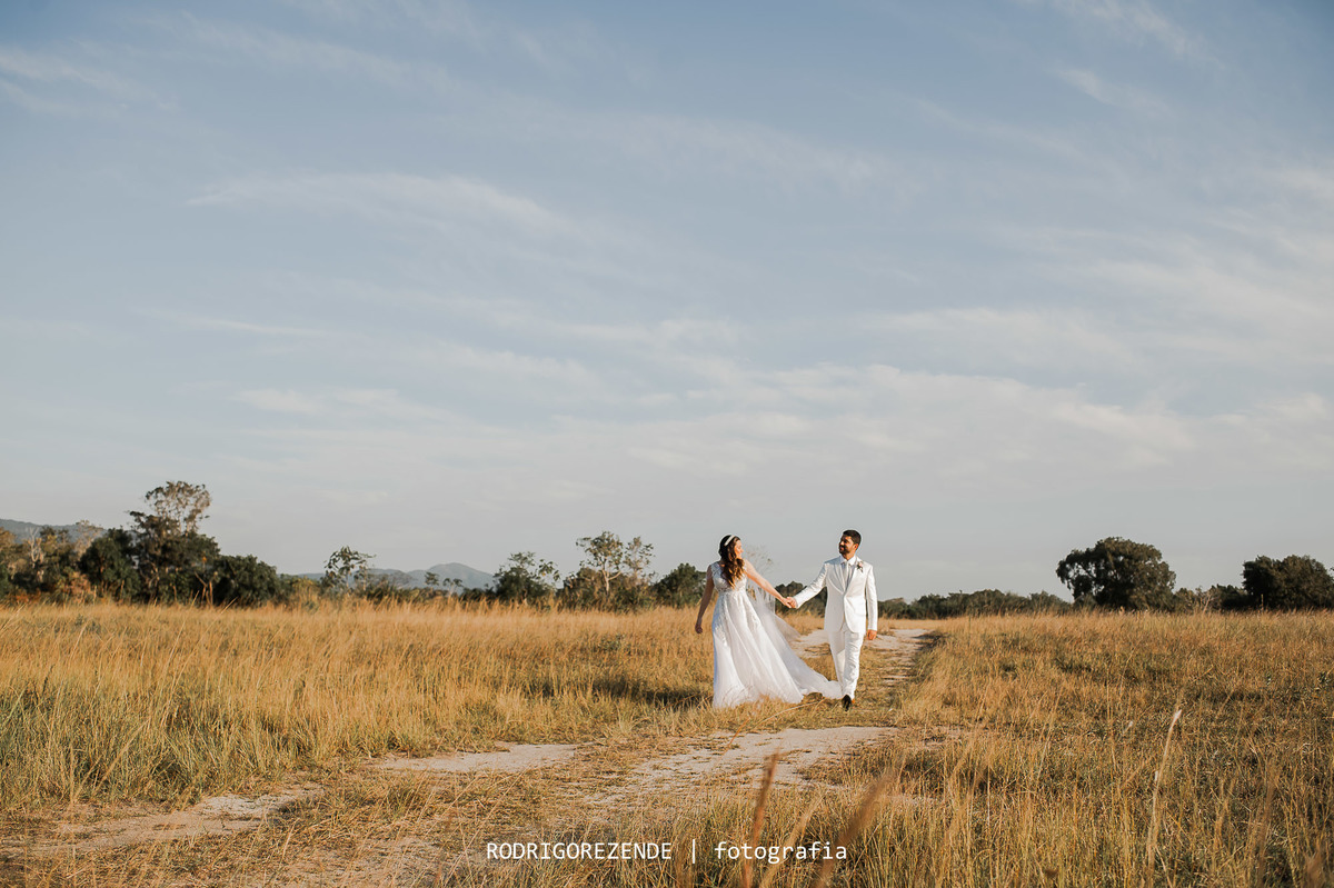 casamento, noivos,  meio do mato eventos,  rodrigo rezende fotografia