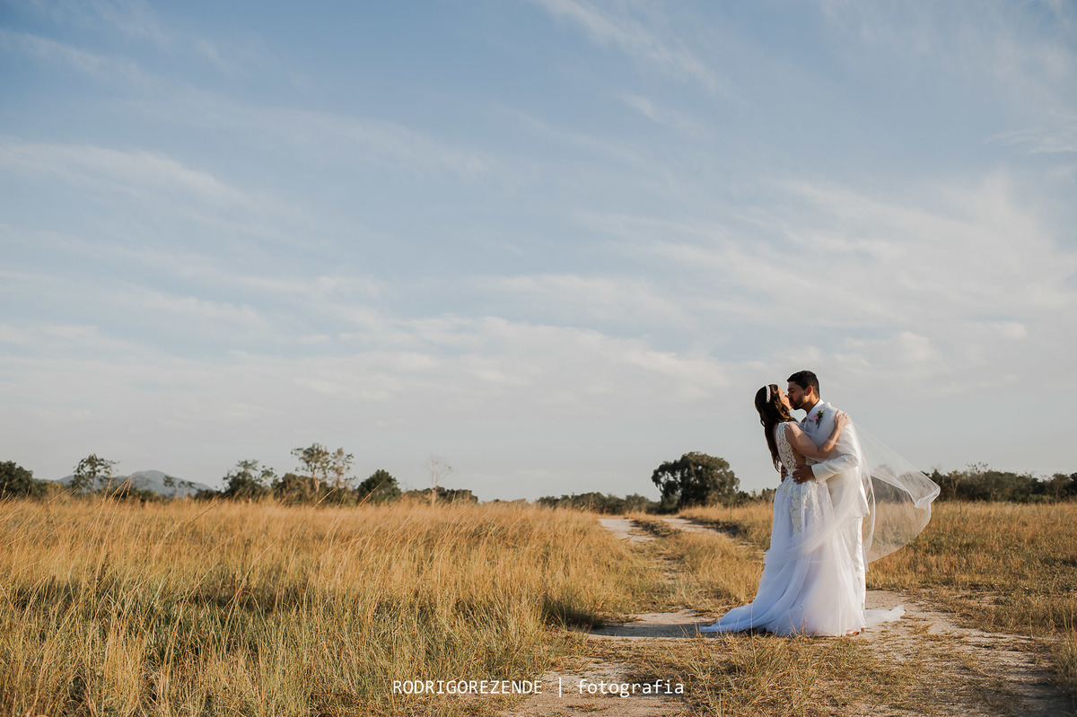 casamento, noivos,  meio do mato eventos,  rodrigo rezende fotografia
