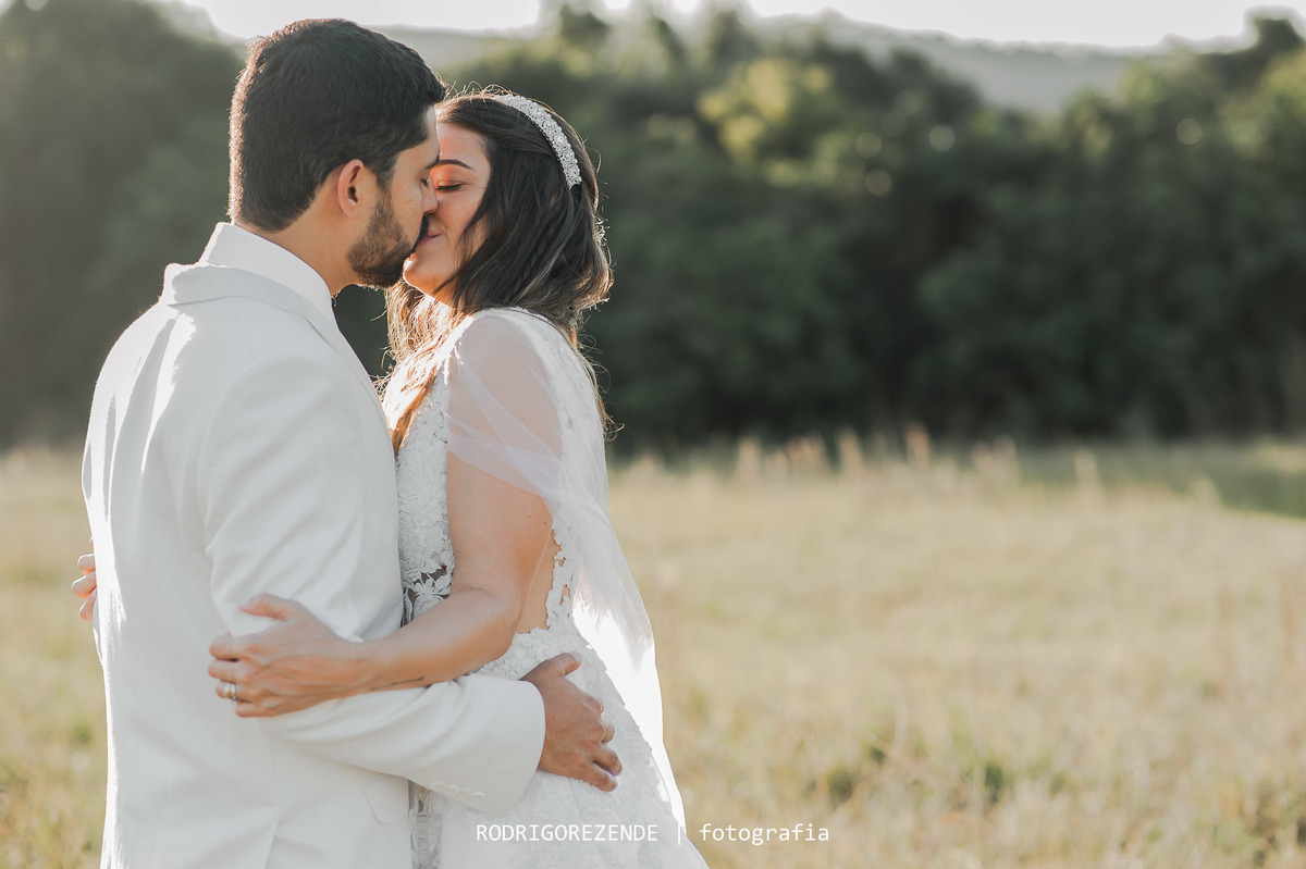 casamento, noivos,  meio do mato eventos,  rodrigo rezende fotografia