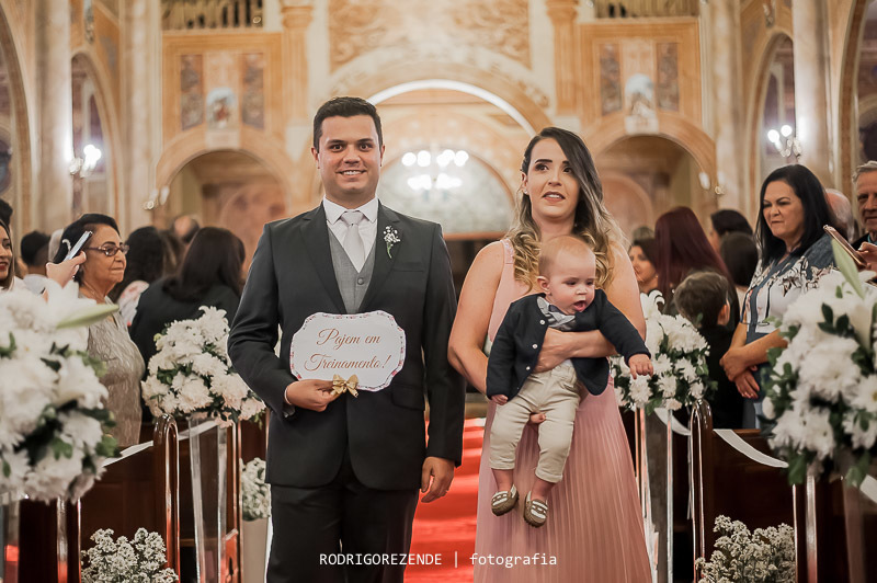 cerimônia, entrada dos pagens, igreja sagrado coração de jesus, casamento, rodrigo rezende fotografia
