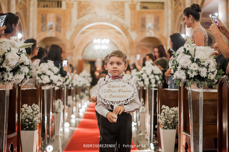 cerimônia, entrada dos pagens, igreja sagrado coração de jesus, casamento, rodrigo rezende fotografia