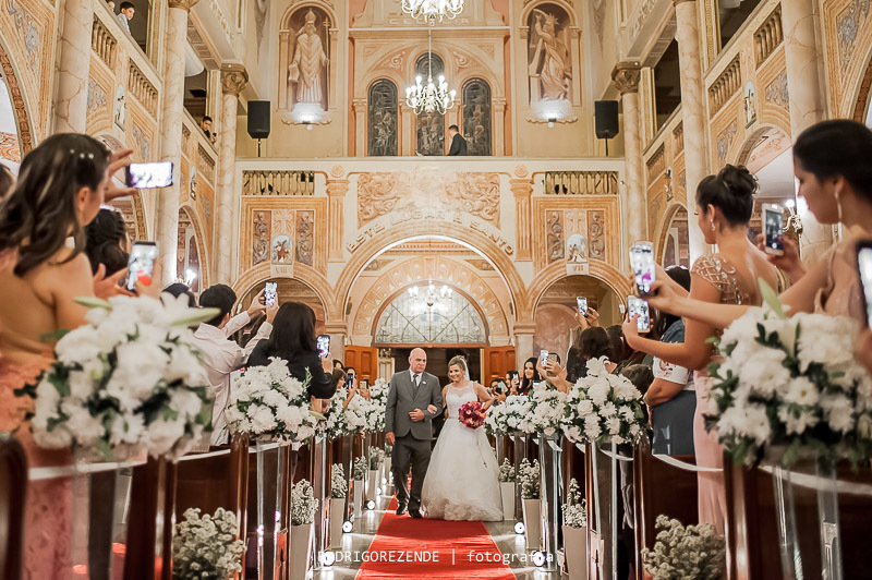 cerimônia, entrada das noivas, igreja sagrado coração de jesus, casamento, rodrigo rezende fotografia