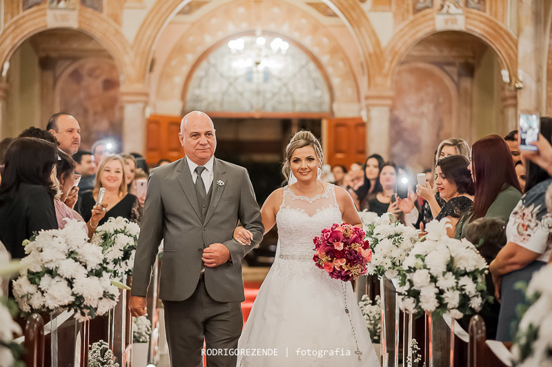 cerimônia, entrada das noivas, igreja sagrado coração de jesus, casamento, rodrigo rezende fotografia