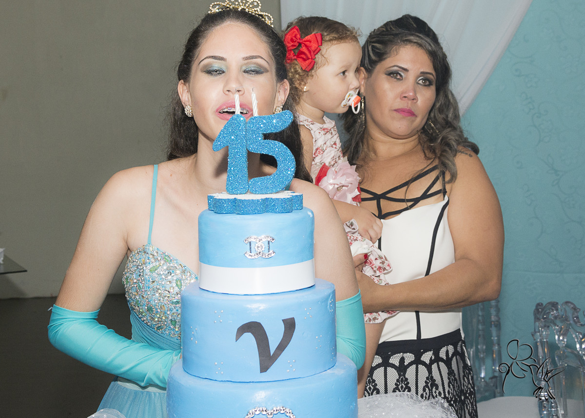 DEBUTANTE sopra vela de seu ANIVERSÁRIO registro de BY ELI MATOS