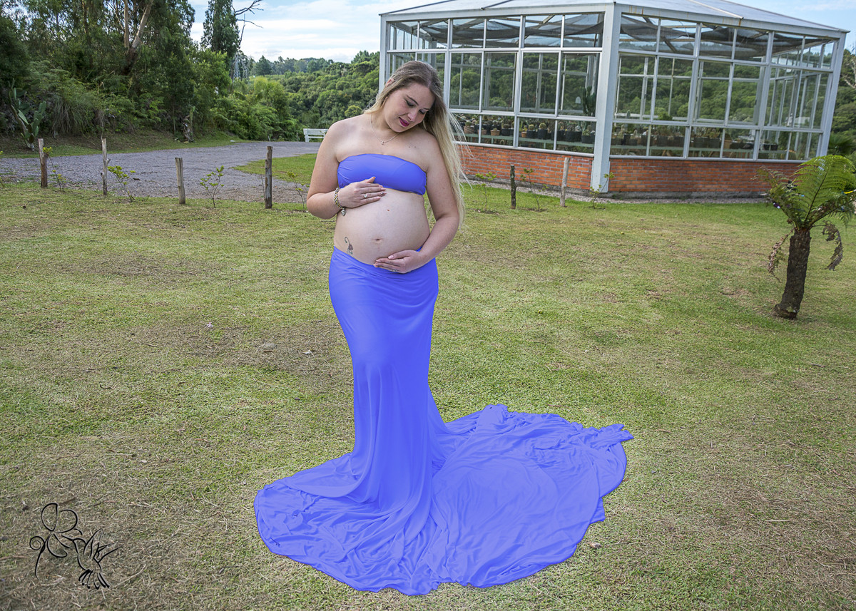 GESTANTE com vestido azul fotografada no JARDIM BOTÂNICO de CAXIAS DO SUL por BY ELI MATOS