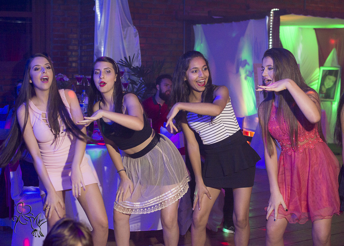 GAROTAS dança e são clicadas por BY ELI MATOS em festa de 15 ANOS