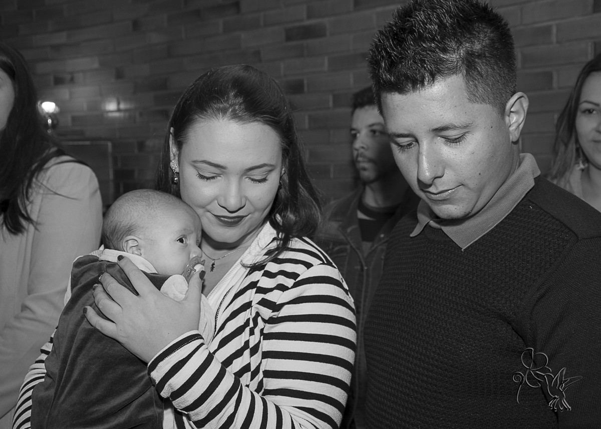 pais compenetrados na cerimônia que Eli Matos Fotografia registra