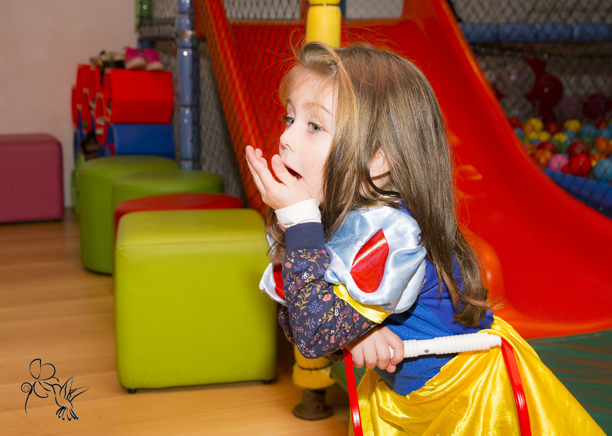 novamente com a mao na boca sorrindo by Eli Matos clica Yasmin