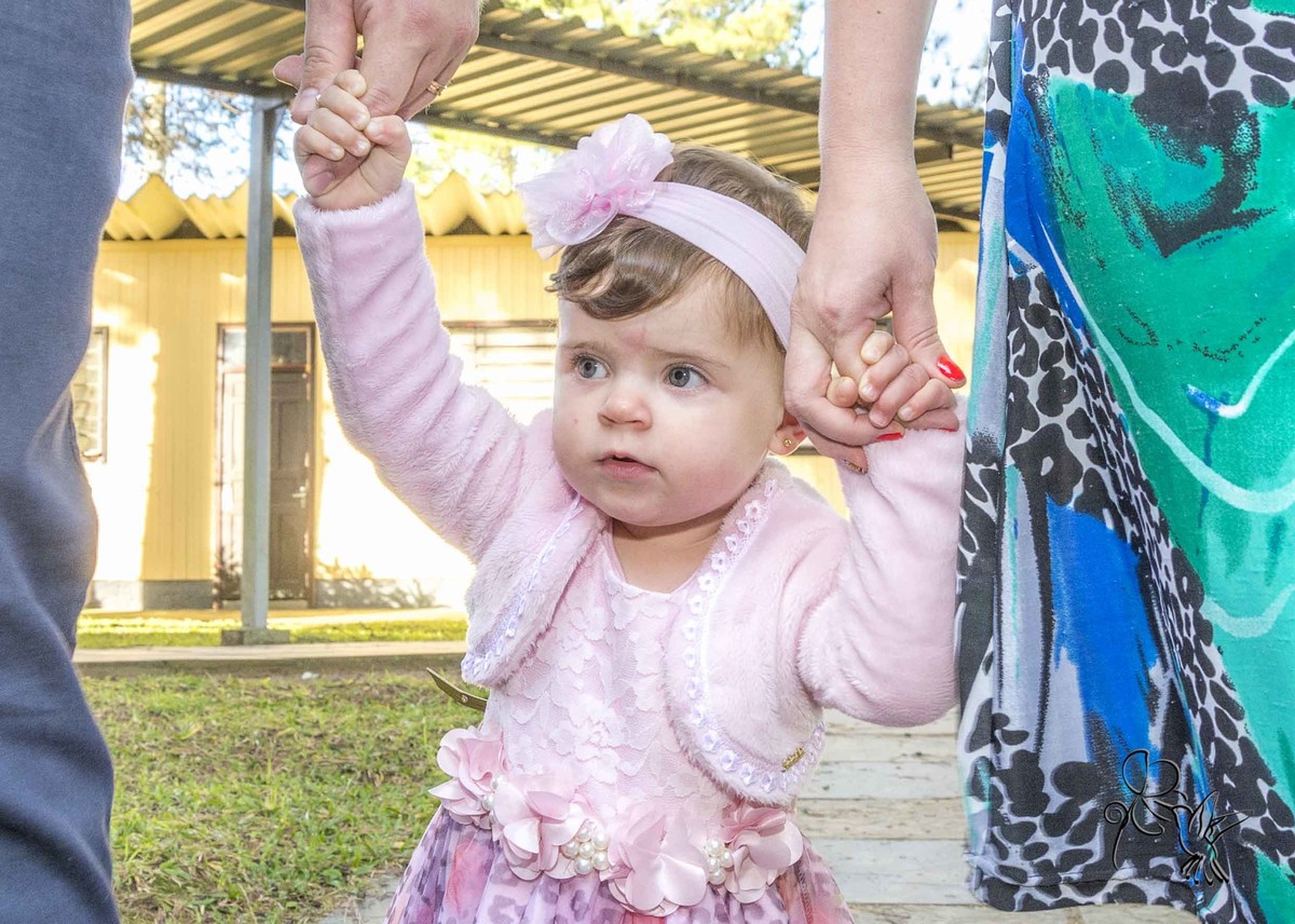 Ana Julia chega na festa de um ano,  by Eli Matos