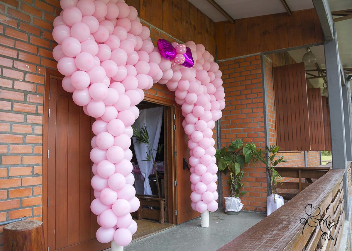 Portal de balões simulam orelhas da Minnie Rosa, decoração Cibele Decora Eventos