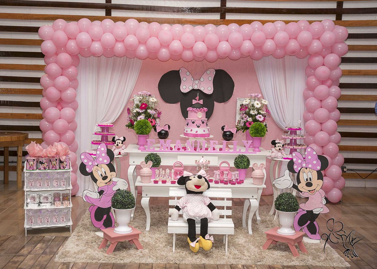 Cibele Decora Eventos e painel de festa infantil no tema Minnie Rosa