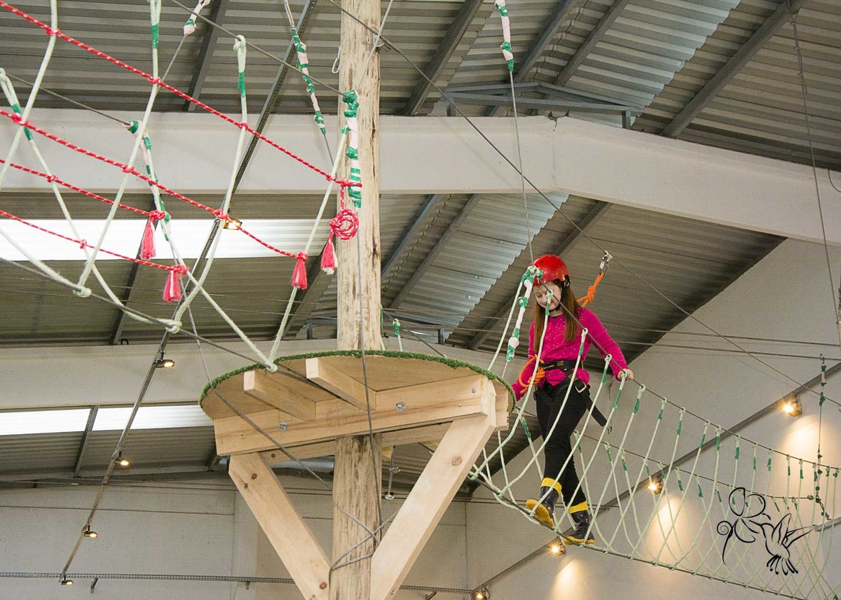 Camila praticando arvorismo e by Eli Matos clica o momento