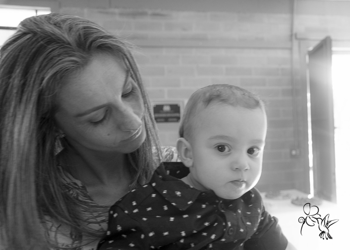 Momento de carinho entre mãe e Gustavo, by Eli Matos registra