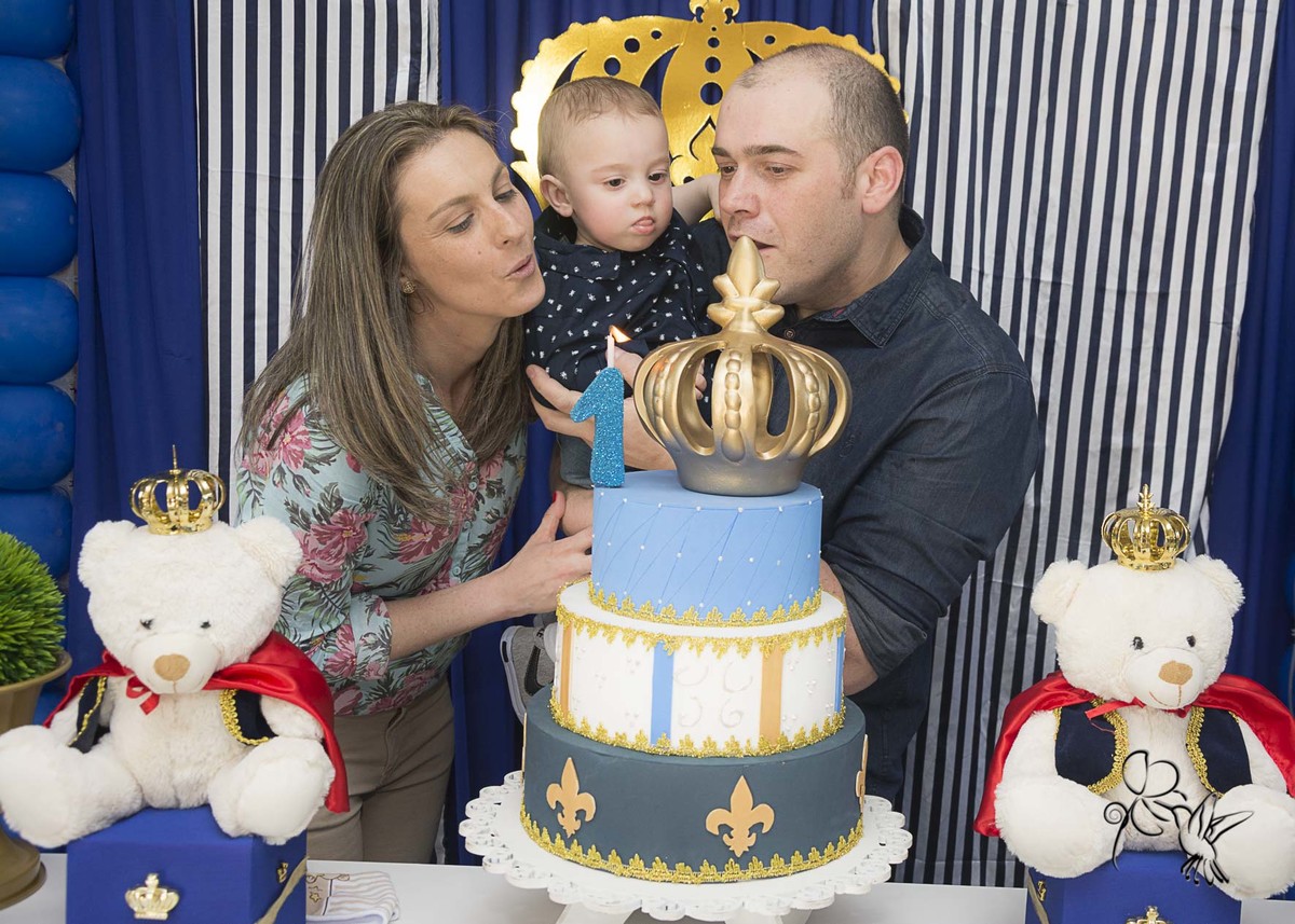 Gustavo soprando a velinha do seu aniversário de um ano, by Eli Matos clica o