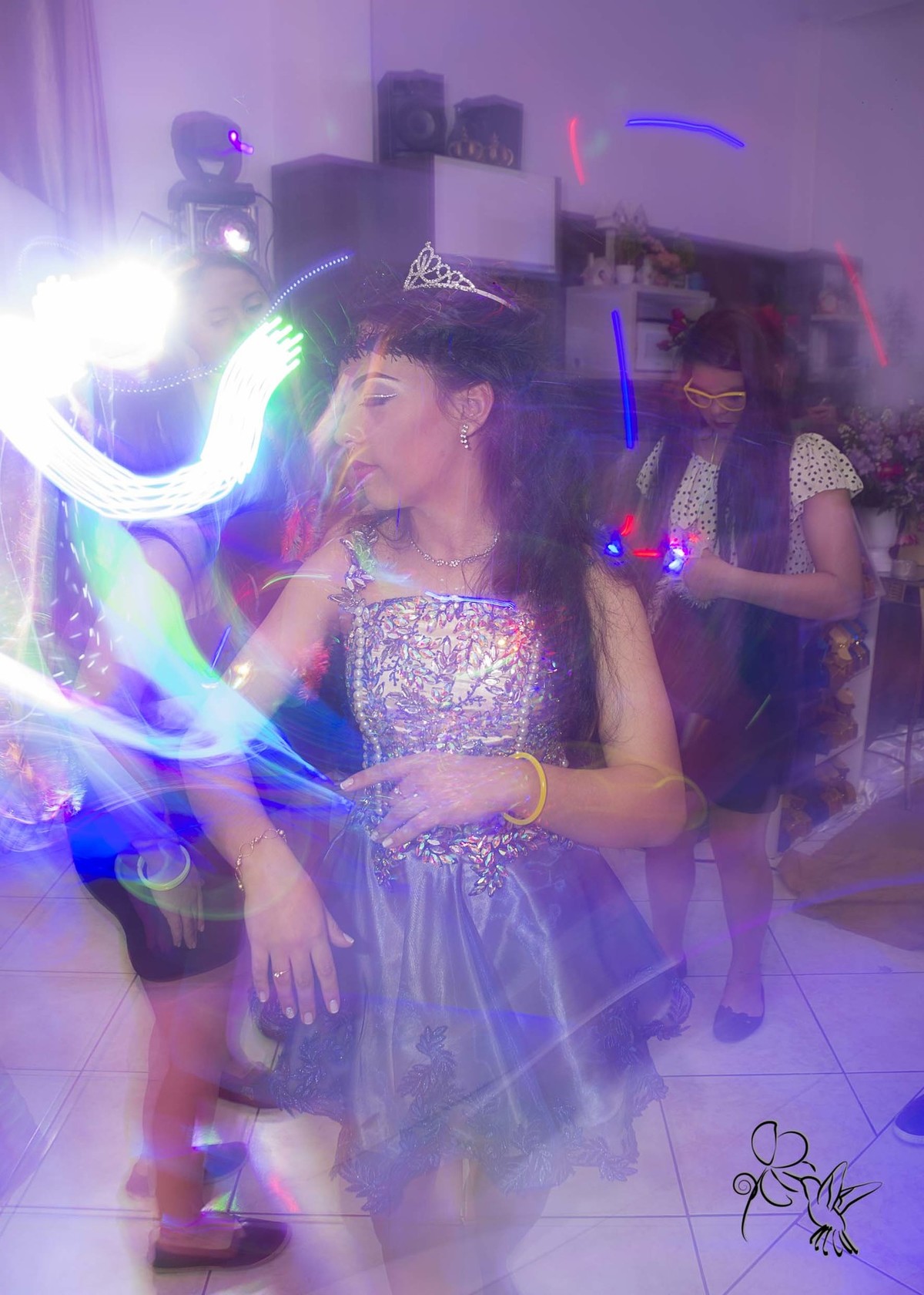 by Eli Matos, registra momento descontraído de Maria Eduarda dançando na sua festa de 15 anos.