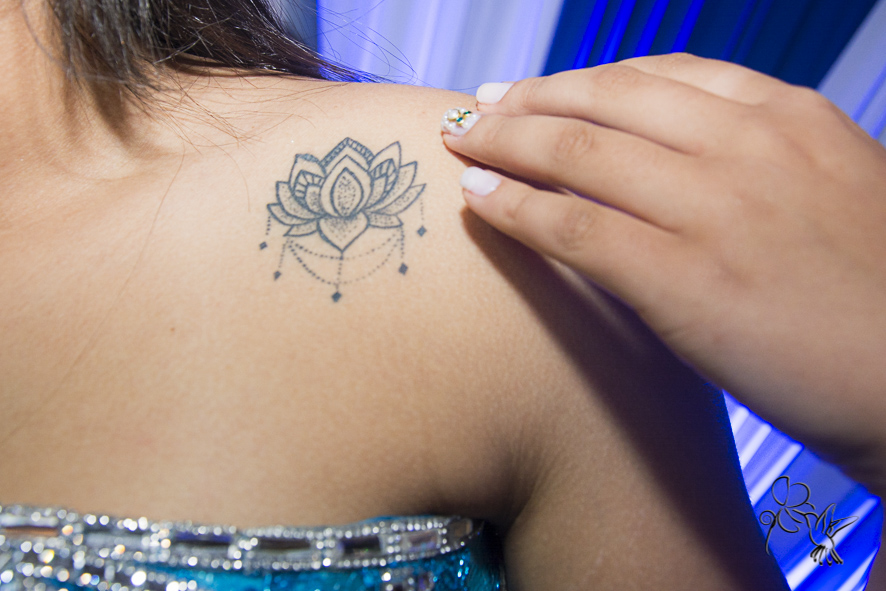 Tatuagem de flor da Barbara, registrado por by Eli Matos