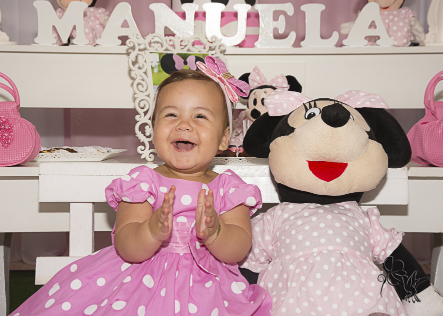 by Eli Matos clica Manuela sorrindo muito em sua festa de uma ano