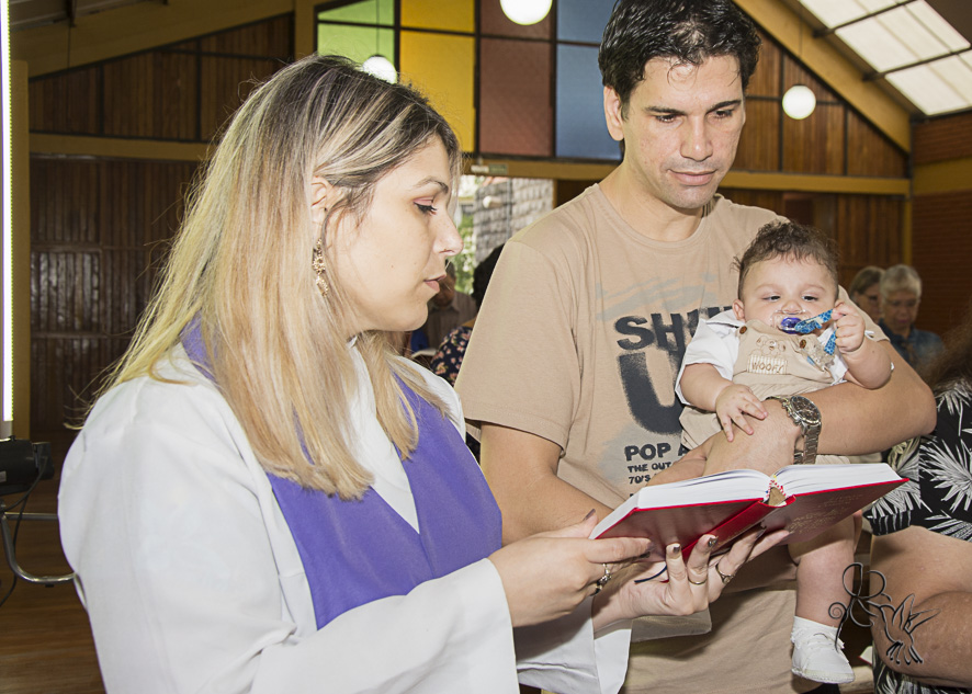 O pais de Pietro cantam no dia do seu batismo, by Eli Matos clicou