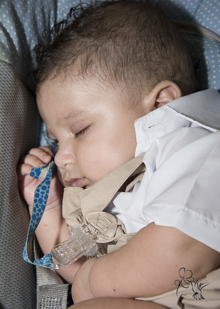 Pietro dorme, após a cerimônia de seu batismo, by Eli Matos