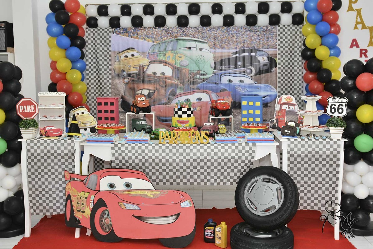 Detalhe da mesa central da decoração do aniver do Arthur, by Eli Matos registrou