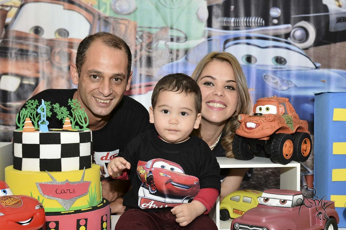 Pai e mãe do Arthur sorriem para by Eli Matos