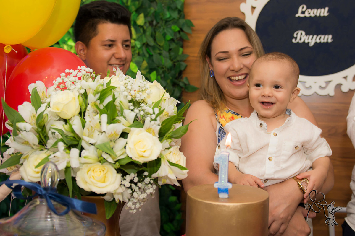 Os pais do Bryan cantam parabéns no aniversário de um aninho, clique de by Eli Matos
