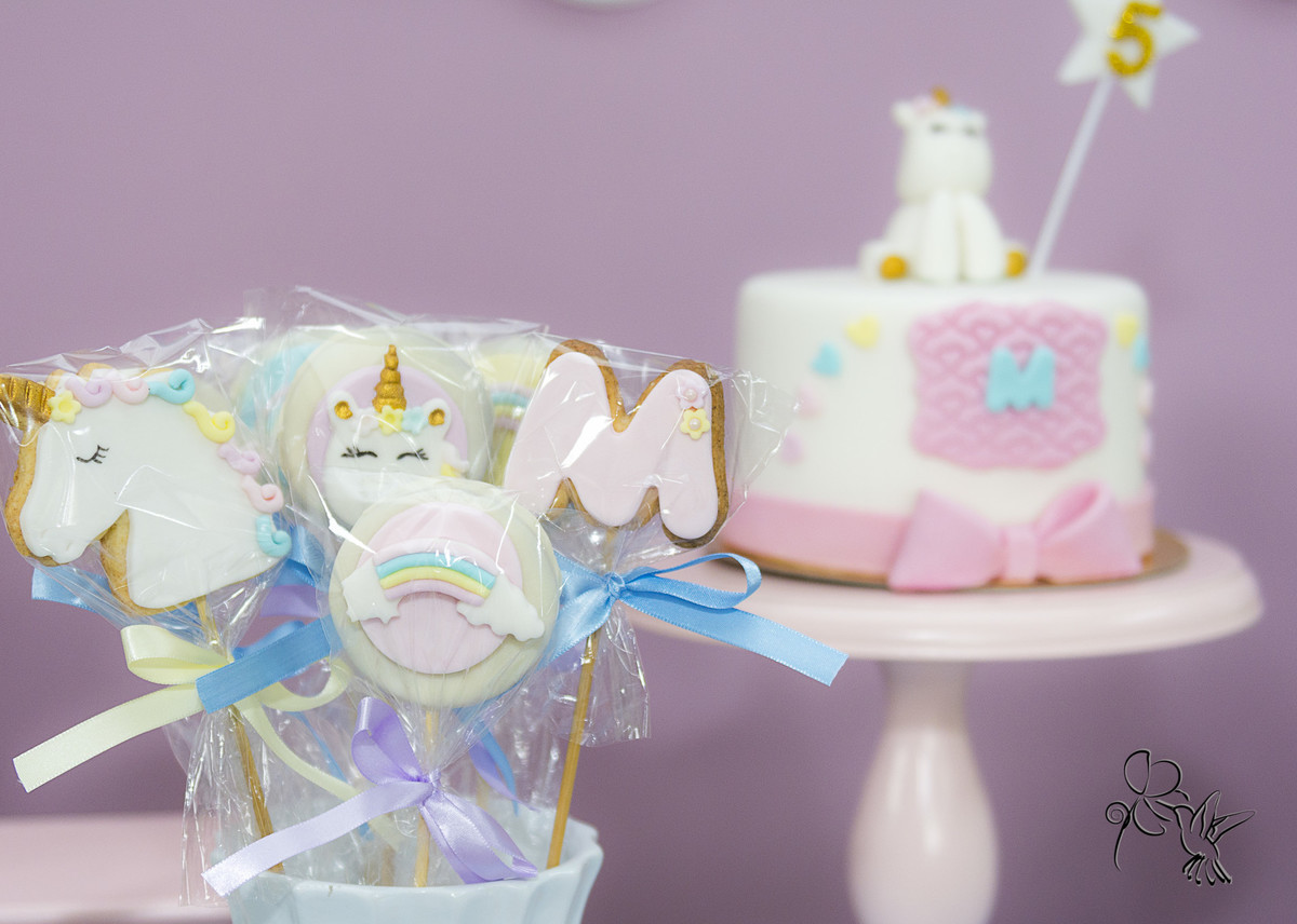 bolachas decoradas com tema unicórnio, da festa da Marília, clique de by Eli Matos