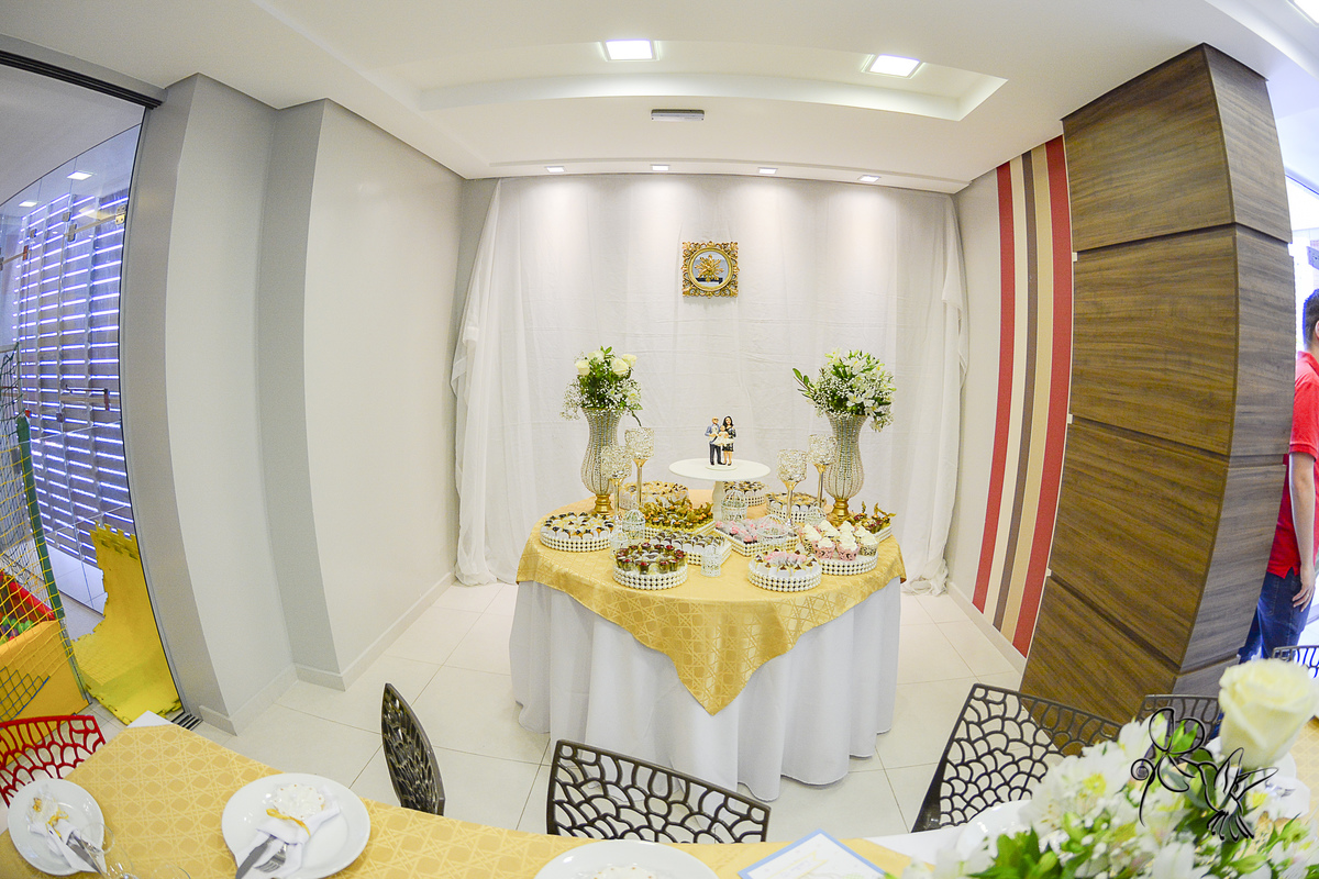 Mesa principal com decoração de batismo, clique de by Eli Matos