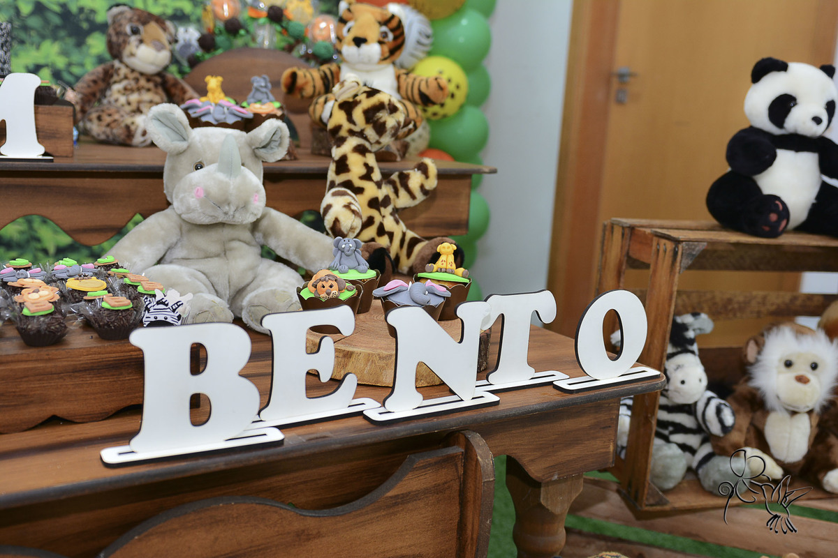 by Eli Matos clica, detalhe do tema safári com o nome Bento.