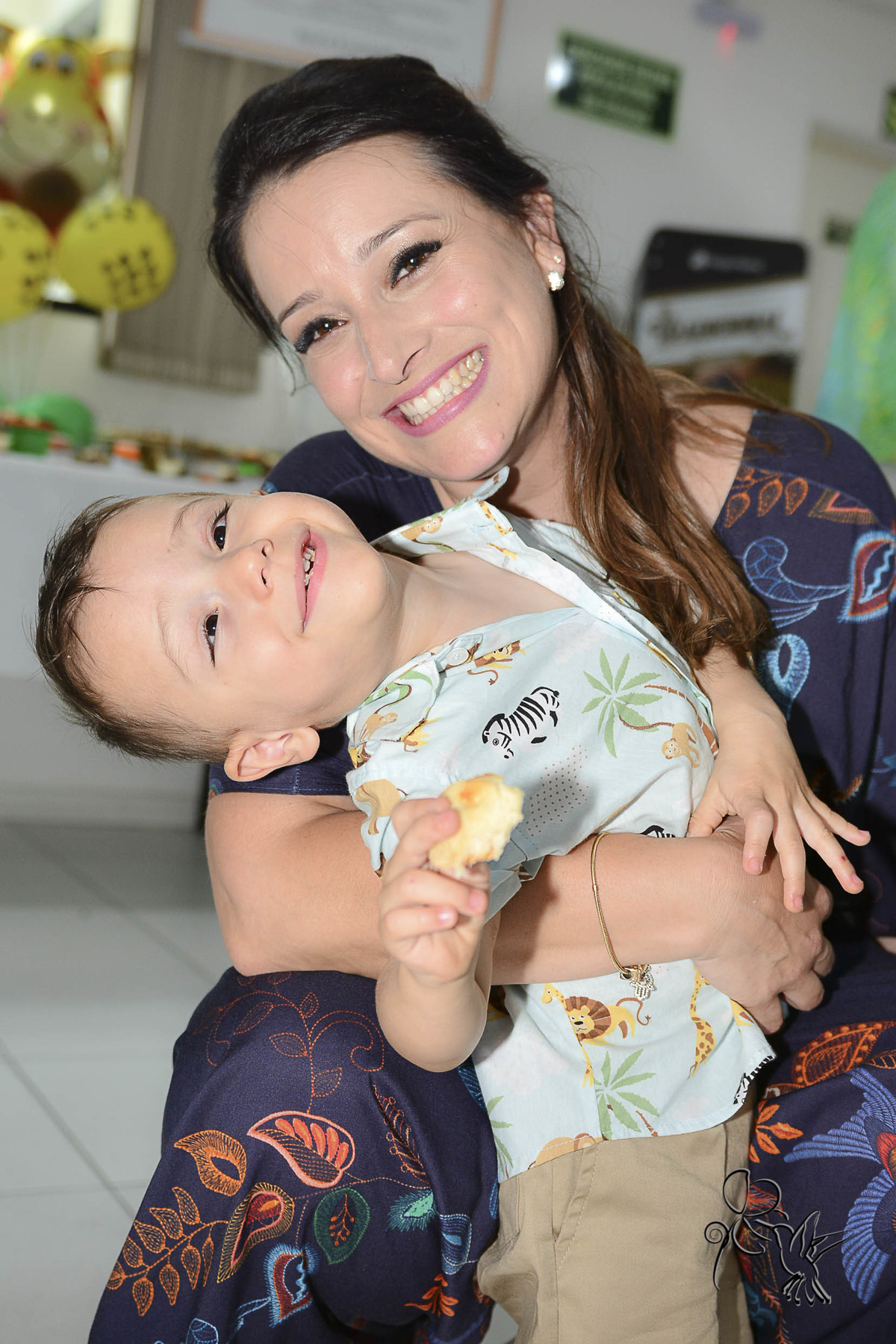 Mãe brinca com seu filho Joaquim, de dois anos, by Eli Matos quem registrou