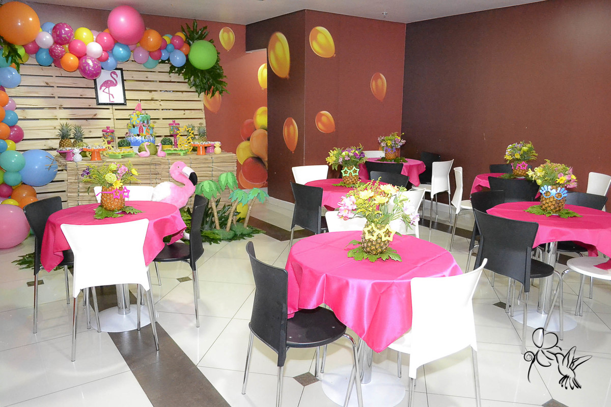 Decoração da festa de 4 anos da Antonella, num tema colorido e tropical, clique de by Eli Matos.