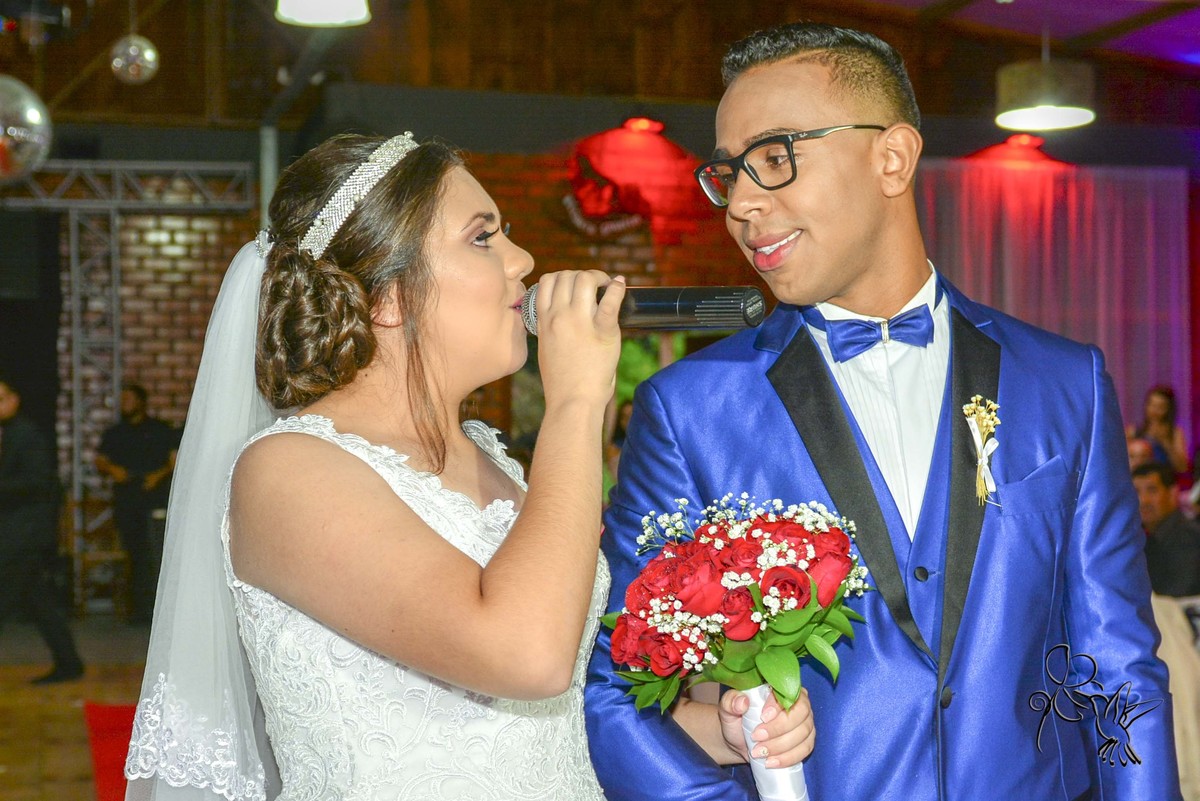 Noiva canta para o noivo no dia de seu casamento, by Eli Matos registrou