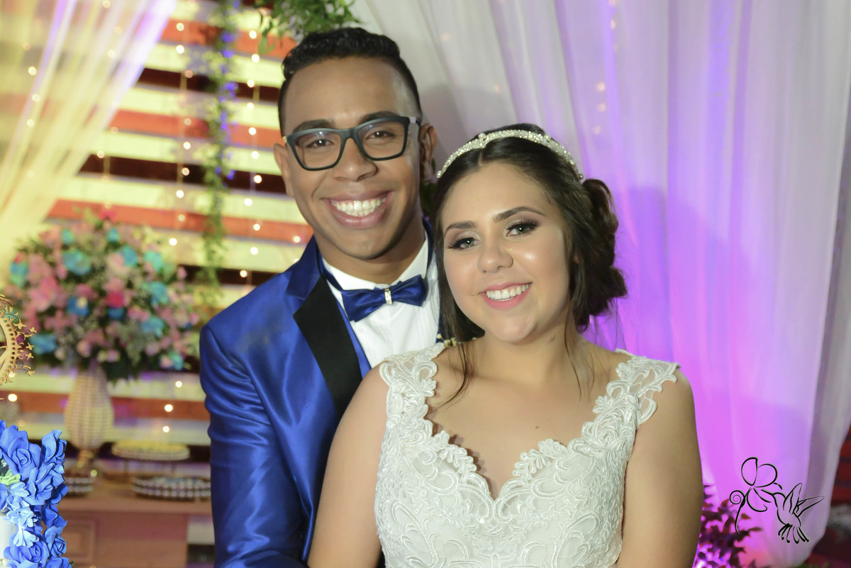 Noivos sorriem felizes após a cerimônia de seu casamento, by Eli Matos clicando