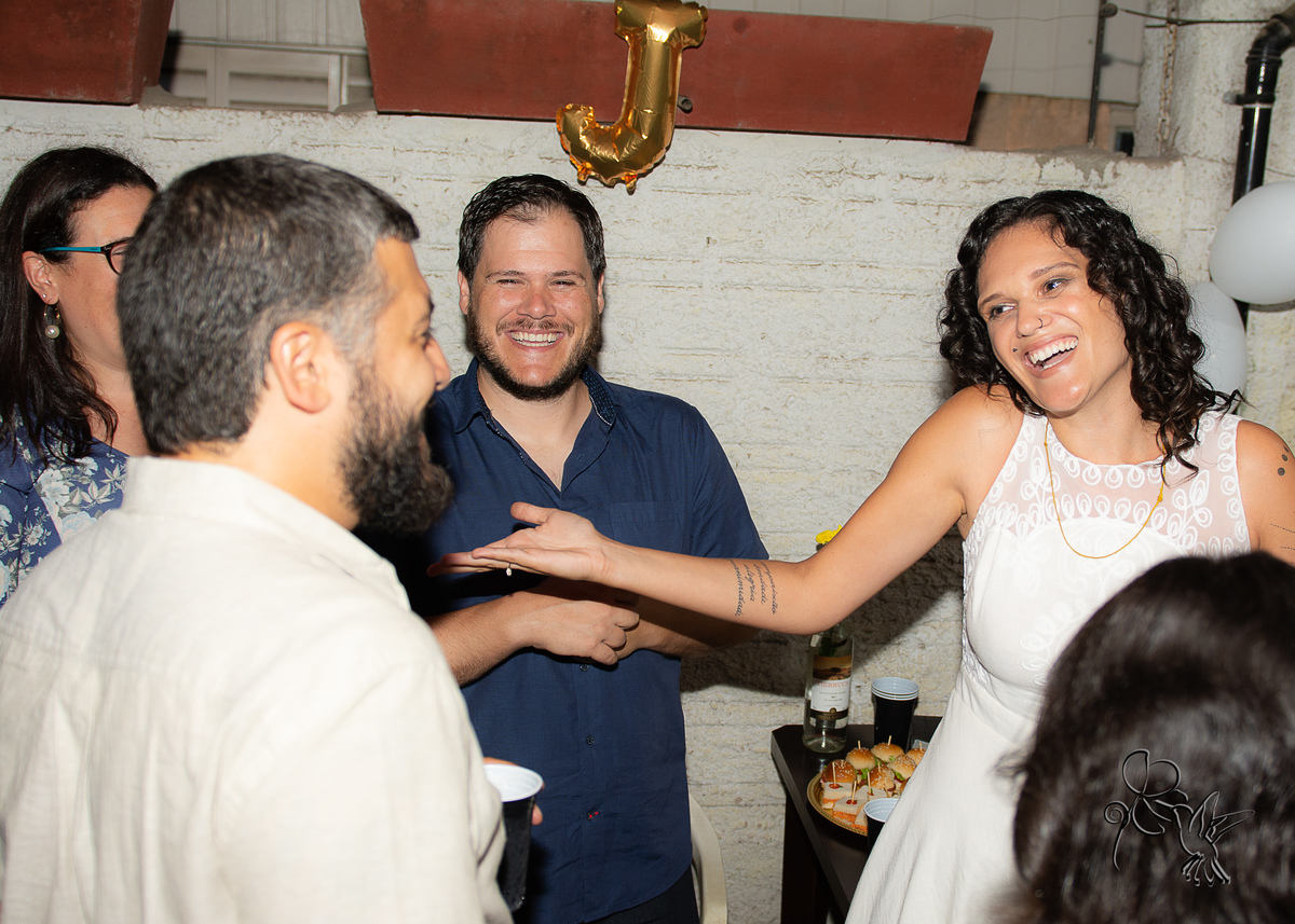 Jovem sorri para seu marido,  by Eli Matos clicando