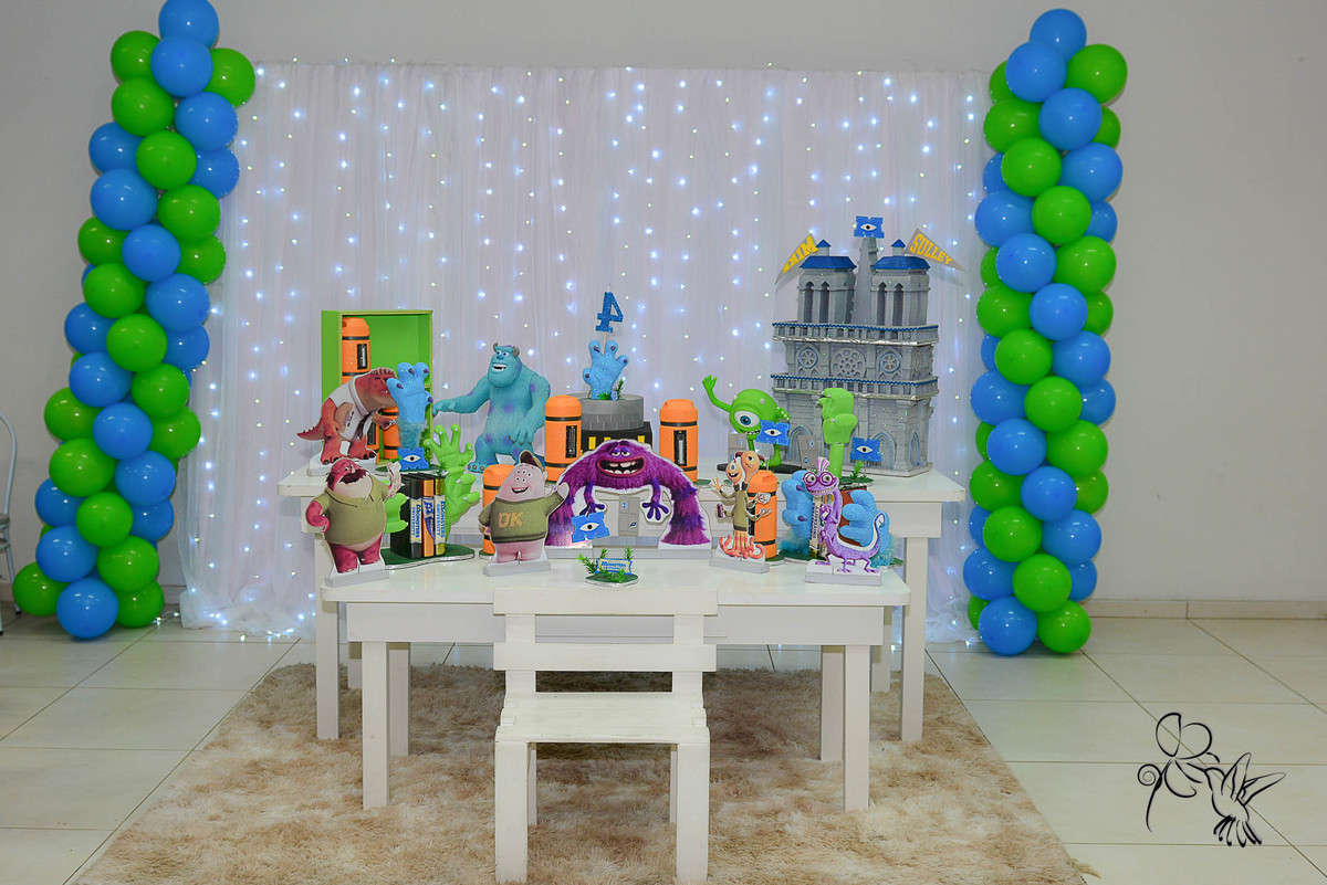 No clique de by Eli Matos Painel principal da decoração do aniversário de 4 anos do Pedro, Menino de 4 anos caminha feliz  no seu aniversário, clique de by Eli Matos clicaou