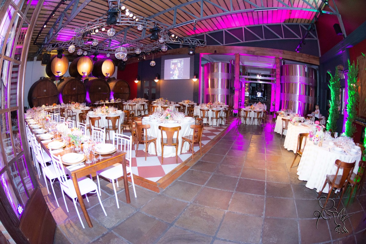 salão de festas dentro de uma catina decorado para formatura, clicado por de by Eli Matos