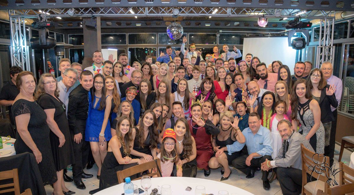 Foto coletiva da festa de formatura do Matheus, by Eli Matos registrou a foto