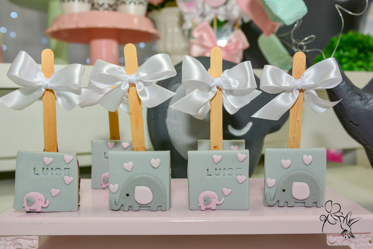 bolachas decoradas com elefantes cor de rosa, clique de by Eli Matos