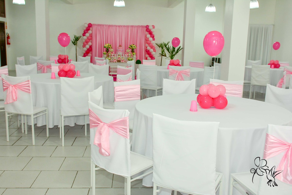 Salão de festas decorado em branco e rosa para aniversário infantil, clique de by Eli Matos
