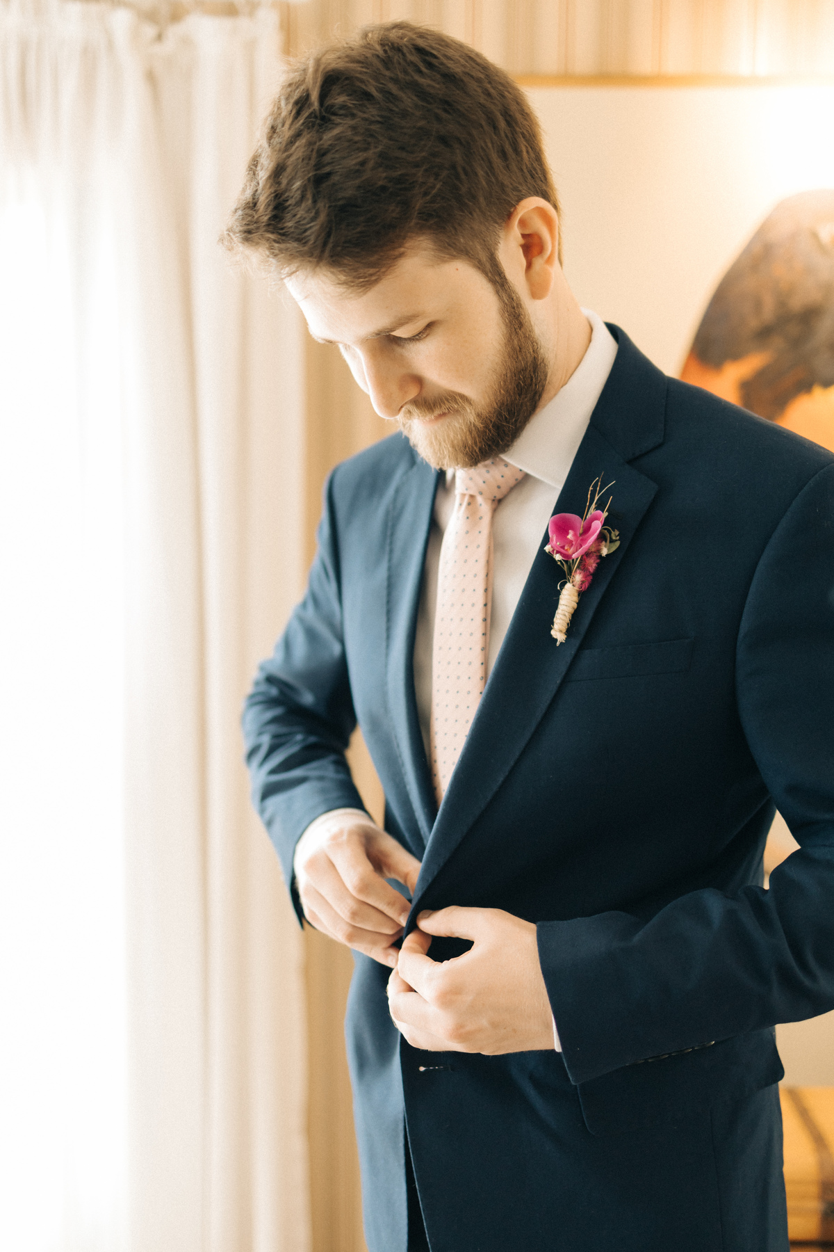 casamento-fazenda-boho-taubaté-sp-quilombo-limeira-ar-livre-por-do-sol-dia-fim-final-tarde-diurno making of noivo