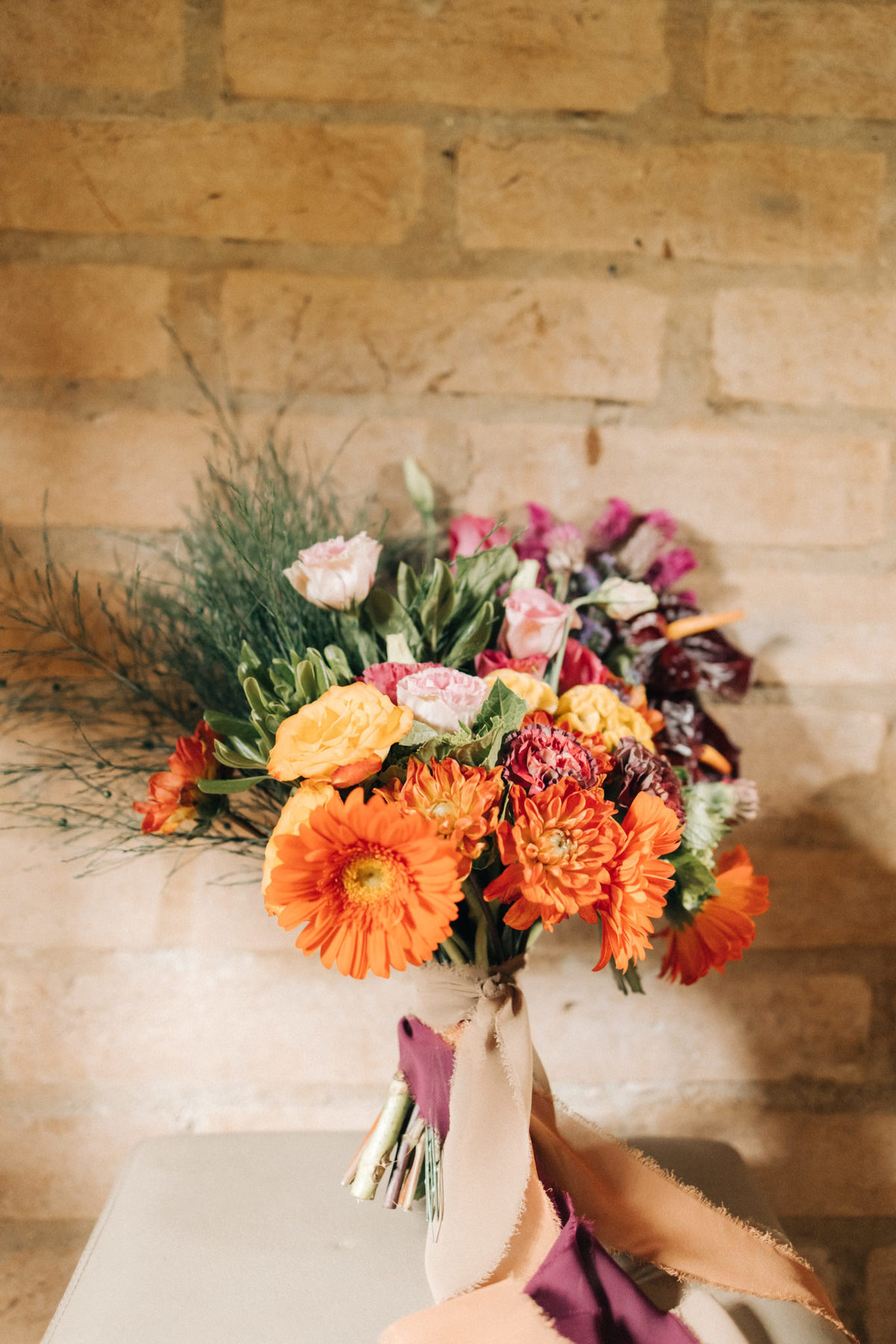 casamento fazenda sítio gonçalves mg minas gerais libertas atrás do alto carla lamim tereza felício casa dos cogumelos pasta de amendoim my vintage dress vestido boho noiva de botas casamento diurno no campo por do sol de dia rústico 