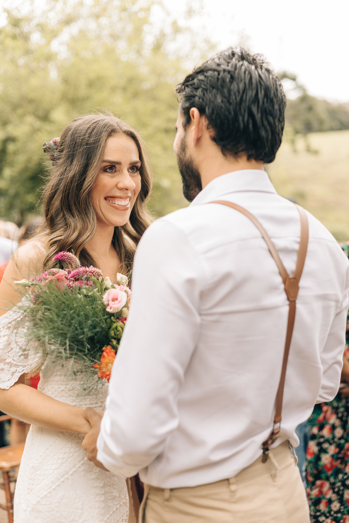 casamento fazenda sítio gonçalves mg minas gerais libertas atrás do alto carla lamim tereza felício casa dos cogumelos pasta de amendoim my vintage dress vestido boho noiva de botas casamento diurno no campo por do sol de dia rústico 