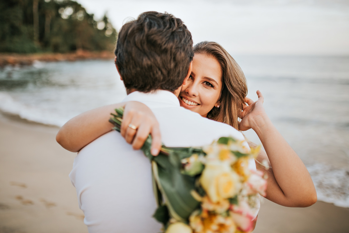 Ensaio Pré-wedding na praia com buquê - Ubatuba - Litoral norte - SP Fotografo Anderson Barboza - Taubaté e vale do paraiba
