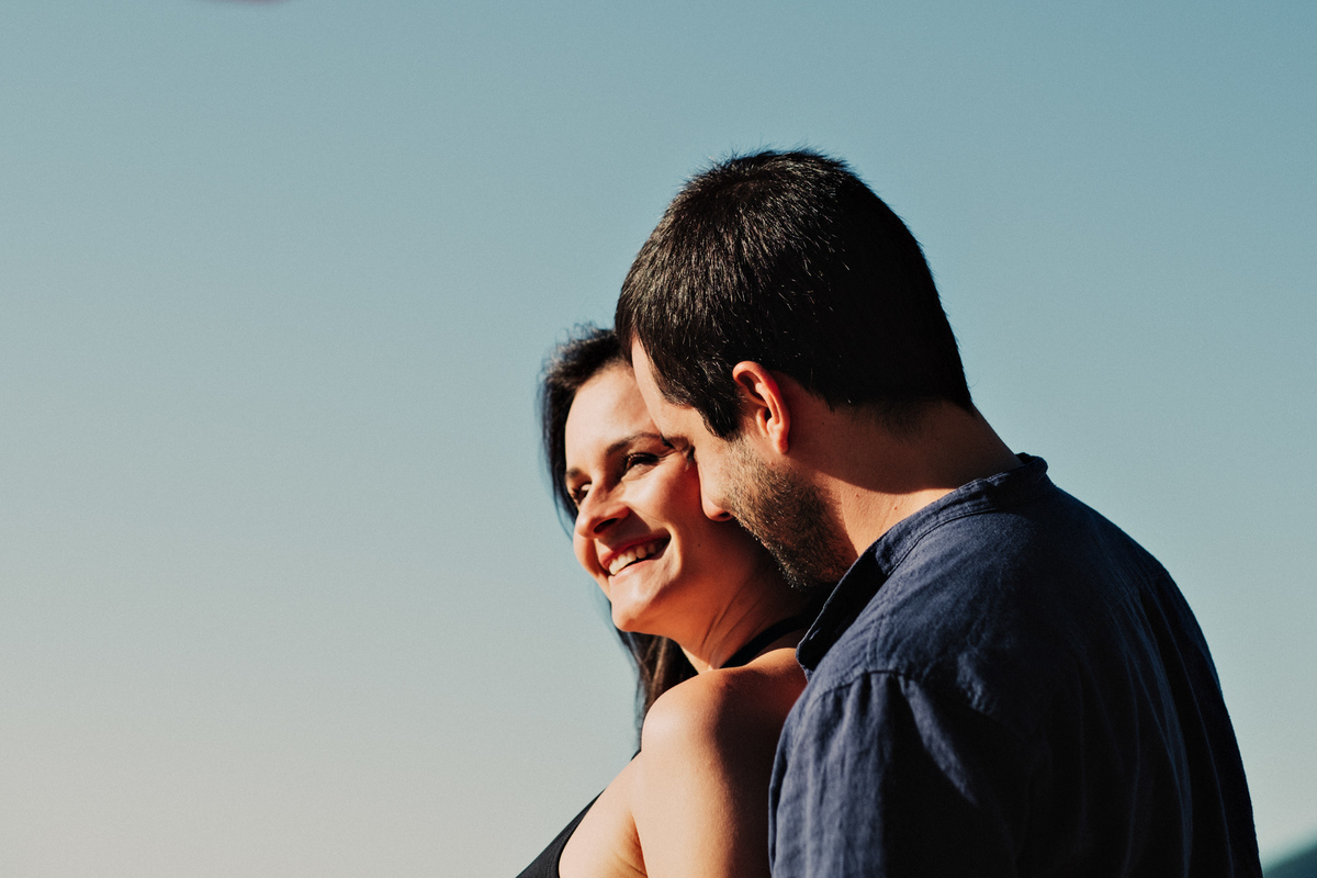 Ensaio de Casal na praia vermelha em Ubatuba, andando na areia - fotografo Anderson Barboza Taubaté 