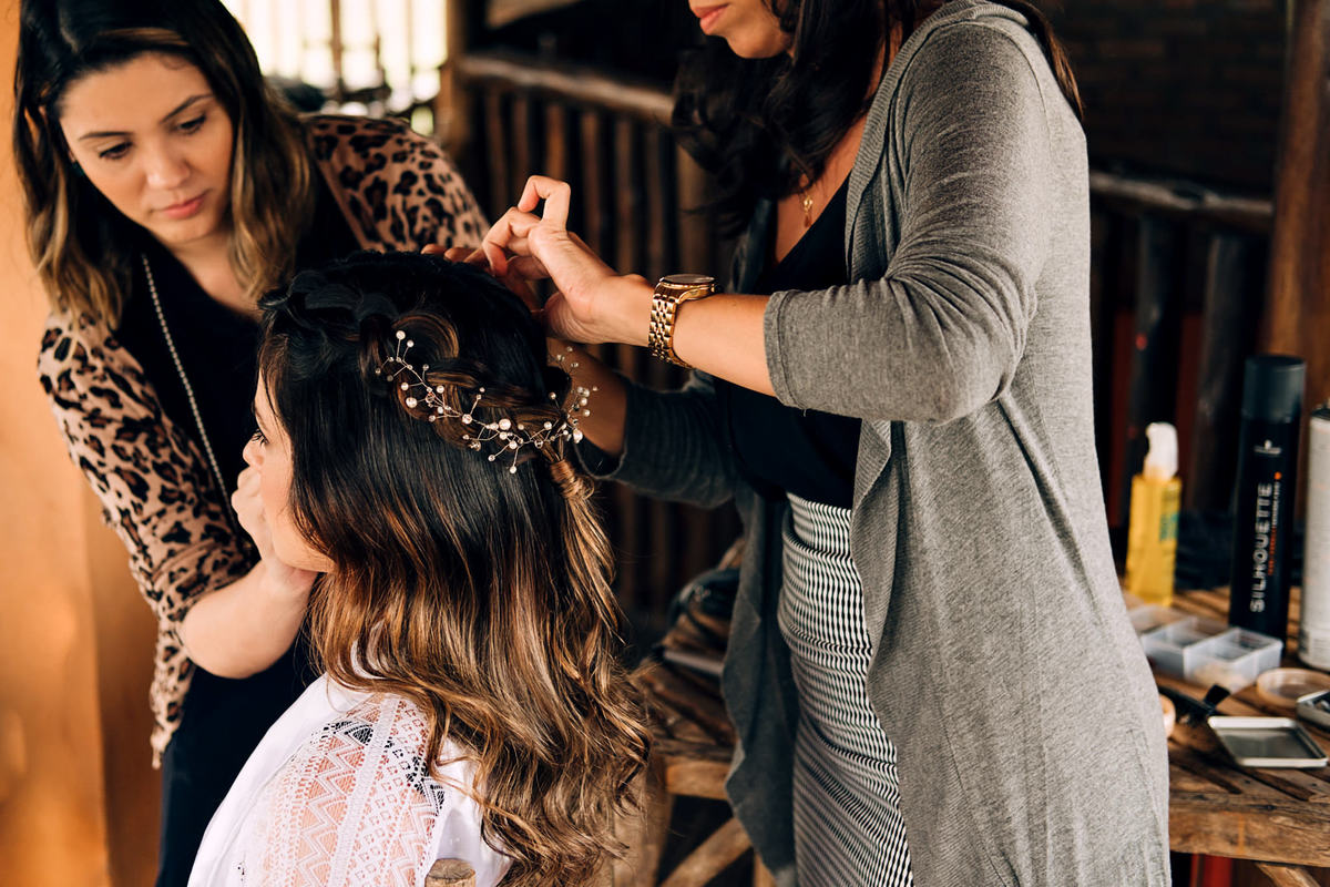 Making of noiva - Editorial Boho-Restaurante Alecrim Carla Lamim Rita Martins Anderson Barboza Fotografia Cappuccino Filmes Acontece Feito Nós Léo Chaves Angela Soares Anna Karina Josephine Noivas Las Marias VG Dândis Natalia Graziele Mariana leite